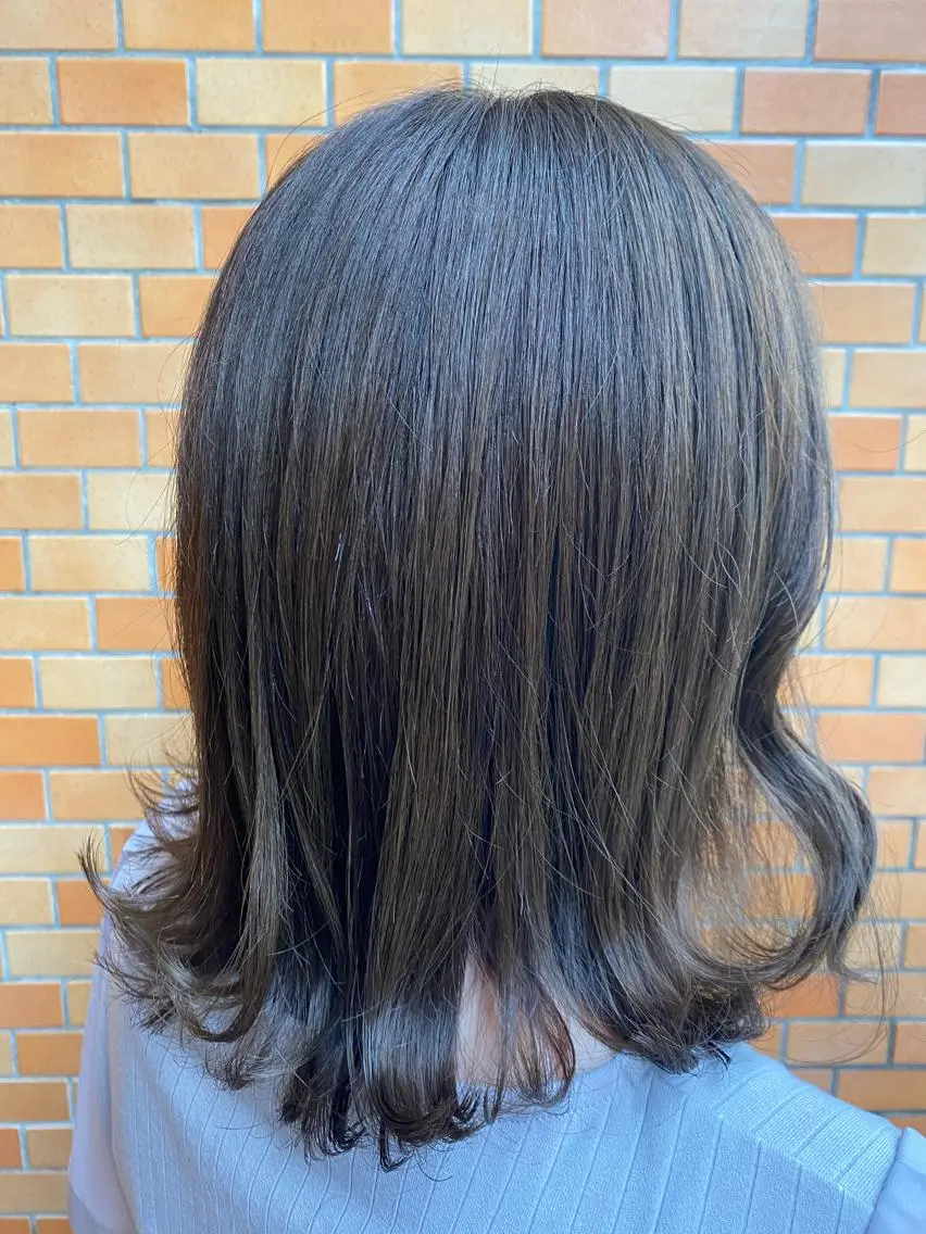 ミディアム カラー グレージュ アイスグレージュ non .のヘアスタイル