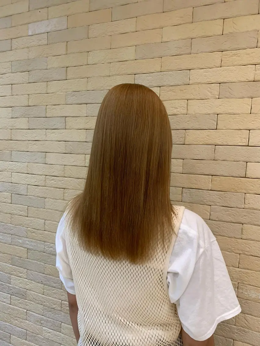 セミロング カラー ベージュカラー ブリーチ ミルクティーベージュ 艶髪レイヤー上田 紗也🇰🇷💗のヘアスタイル