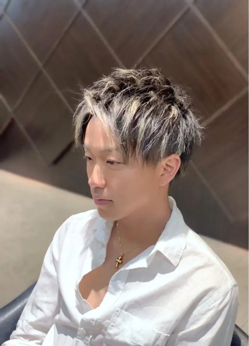カラー メンズ アップバング メンズハイライト アッシュ ハイライトカラー カット ヘアカラー トリートメント メンズ専門　井藤 雅也のヘアスタイル