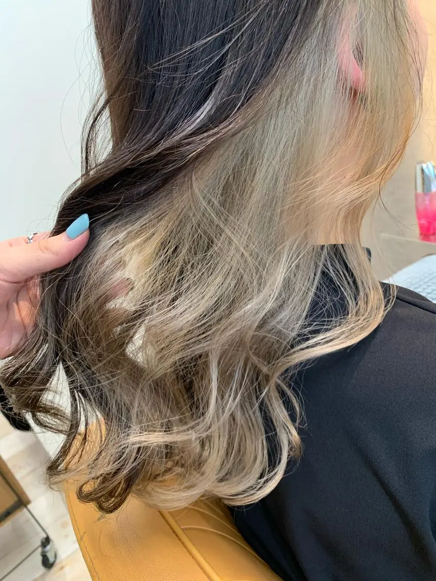 ロング カラー インナーカラー にった みずきのヘアスタイル