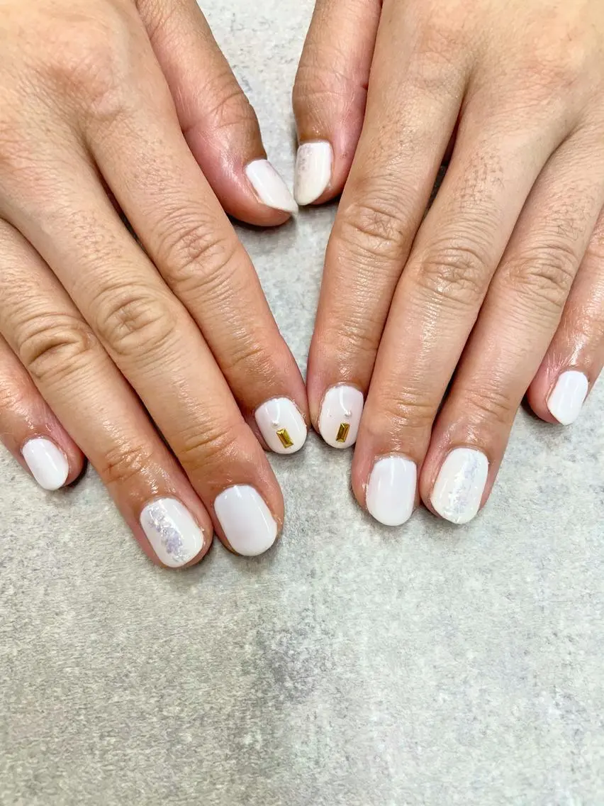 ネイル ホログラムネイル ワンカラーネイル ホワイト FASTNAIL PLUS 新宿店のネイルデザイン