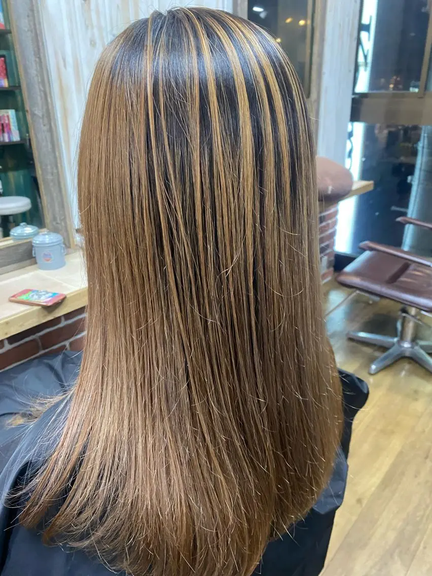 セミロング レイヤーカット 大久保寿高✨ なりたい色を叶える✨のヘアスタイル