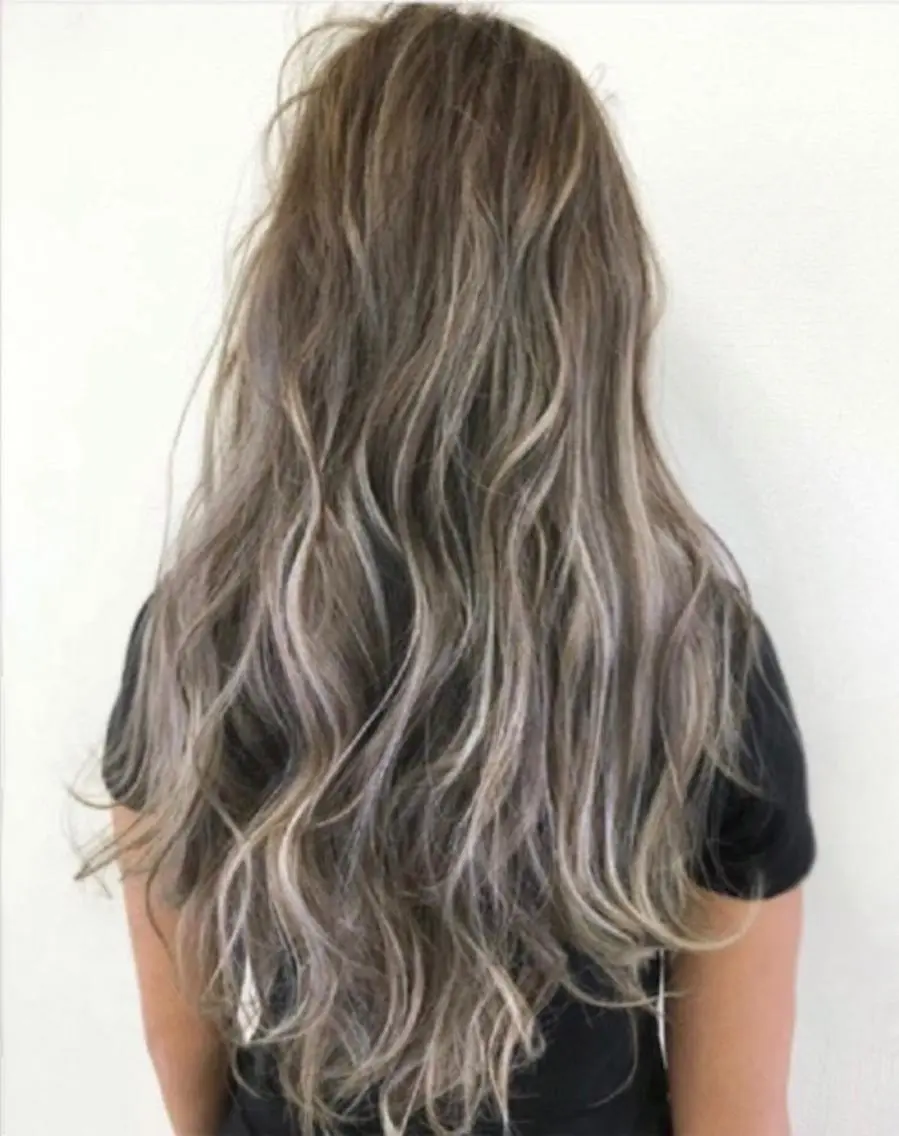 セミロング カラー ヘアアレンジ グラデーションカラー グレージュ ハイライトカラー ハイライト カット ヘアカラー トリートメント ケア剤オタク×海外 ヘア長谷川裕起のヘアスタイル