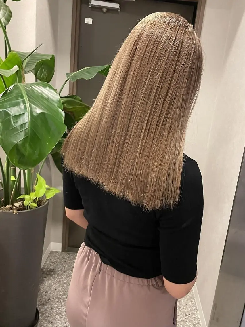 セミロング カラー ベージュカラー ブリーチ ブリーチなしカラー オリーブベージュ 髪質改善 TIGRE tenjinのヘアスタイル