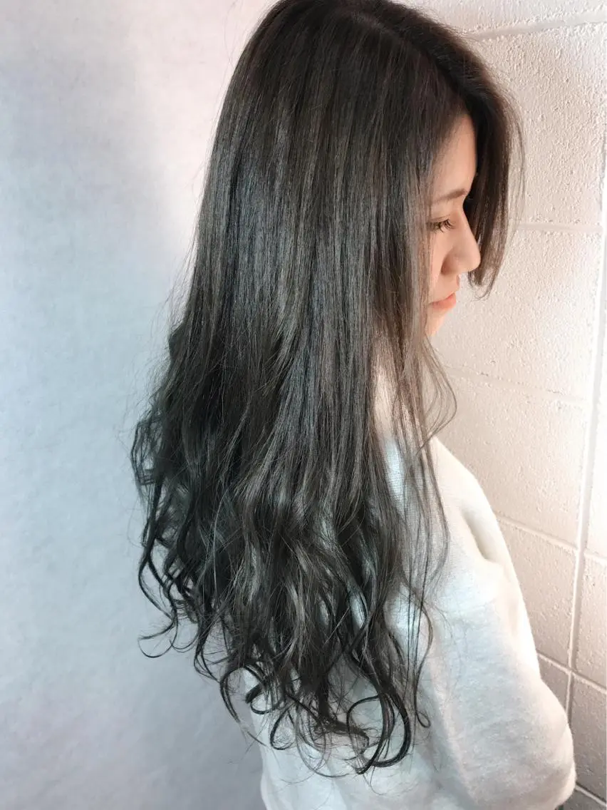 ロング カラー グレージュ ハイライトカラー ハイライト chic.🍋 Kirariのヘアスタイル