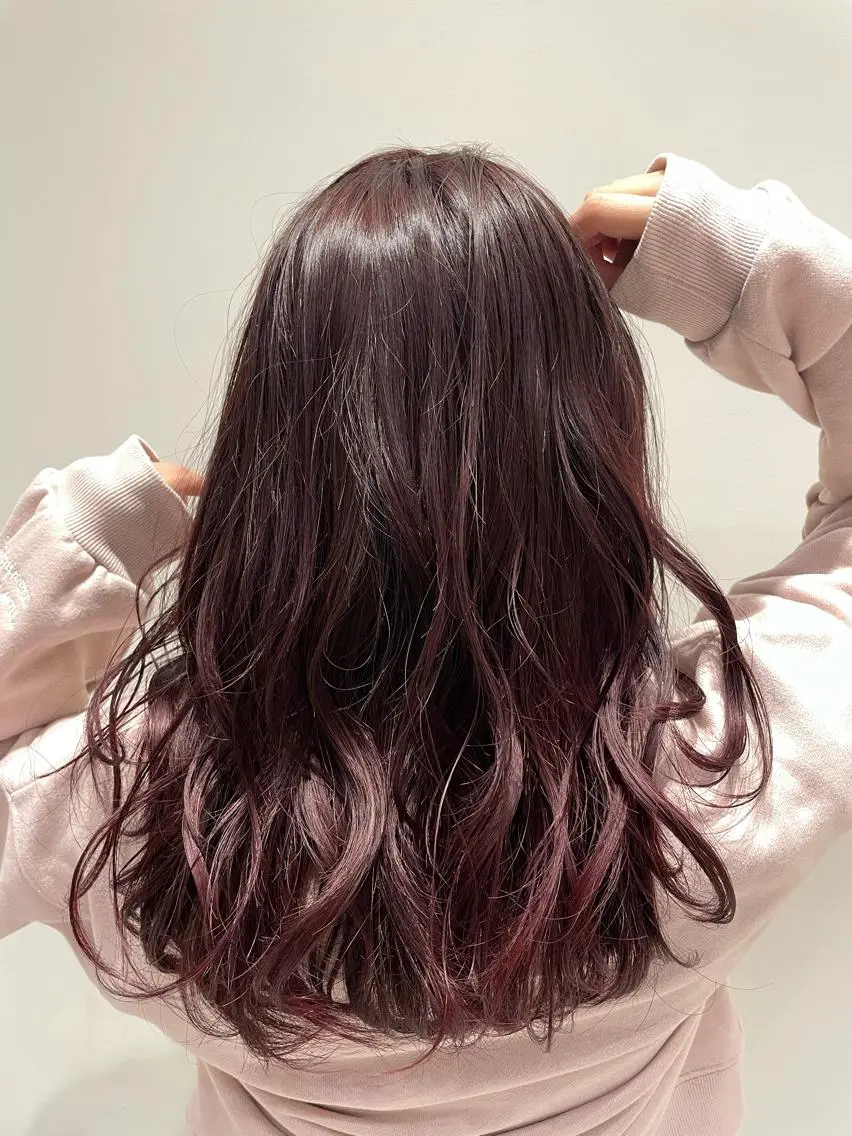 ロング カラー パーマ ヘアアレンジ 耳つぼ屋さん ‎🤍りりのヘアスタイル