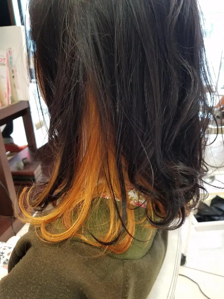 セミロング イエローカラー BLUE MOON 辻岡健太のヘアスタイル
