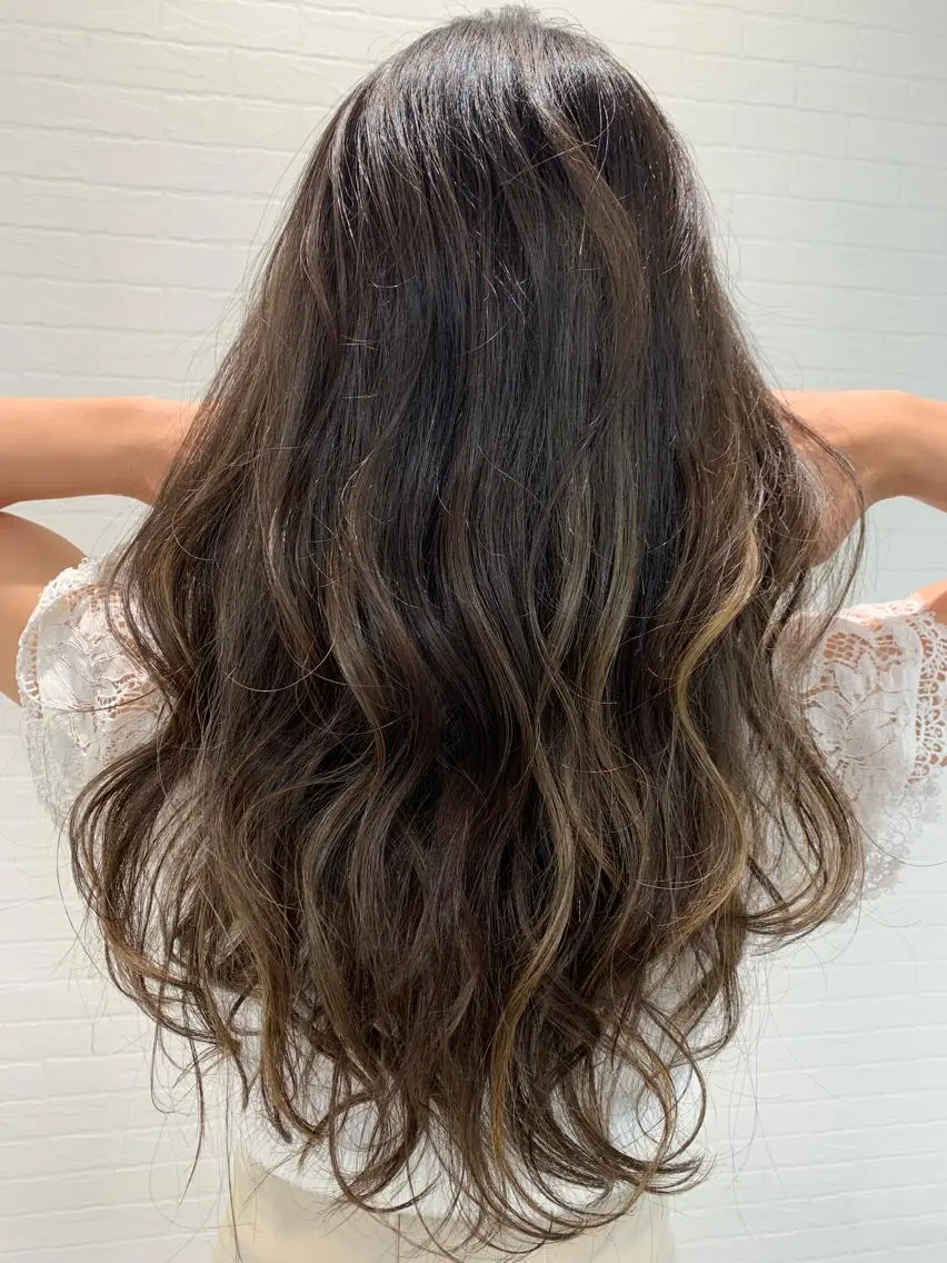 ロング カラー アッシュ ベージュカラー ハイライトカラー ハイライト 中村 維久美のヘアスタイル