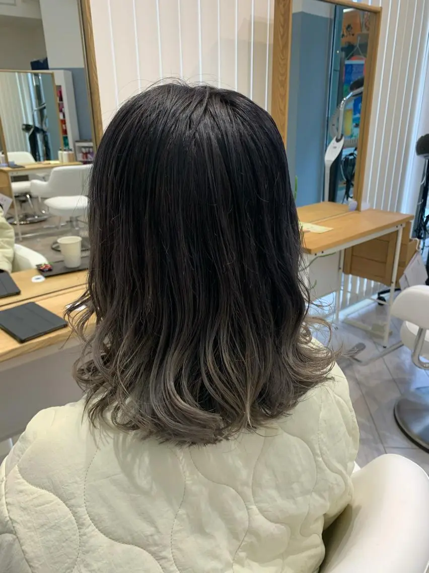 セミロング ヘアカラー トリートメント 亀山 由里菜のヘアスタイル