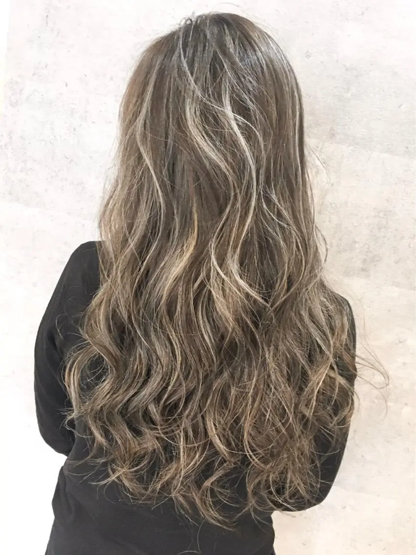 ロング ハイライト ✨MiL✨ ✨心斎橋✨のヘアスタイル