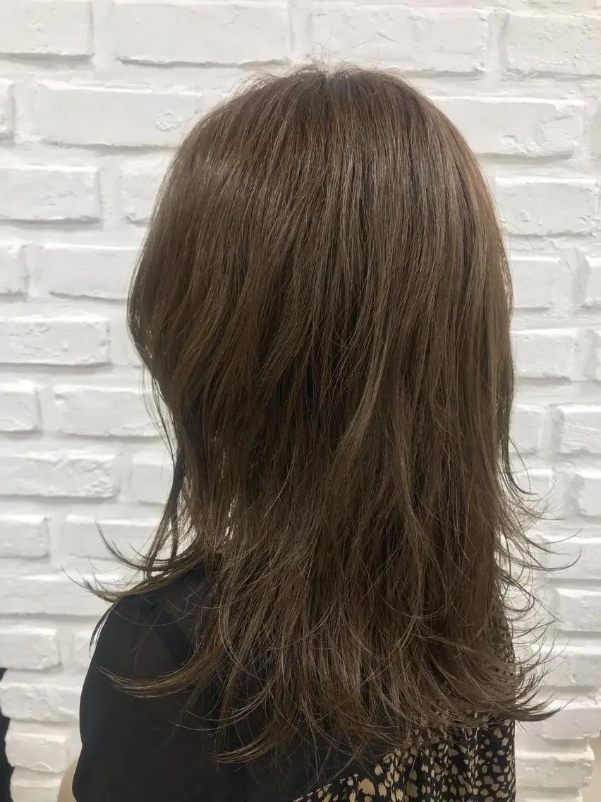 セミロング カラー ベージュカラー ハイライトカラー イルミナカラー ハイライト 【暖色カラー特化】 中山由梨のヘアスタイル