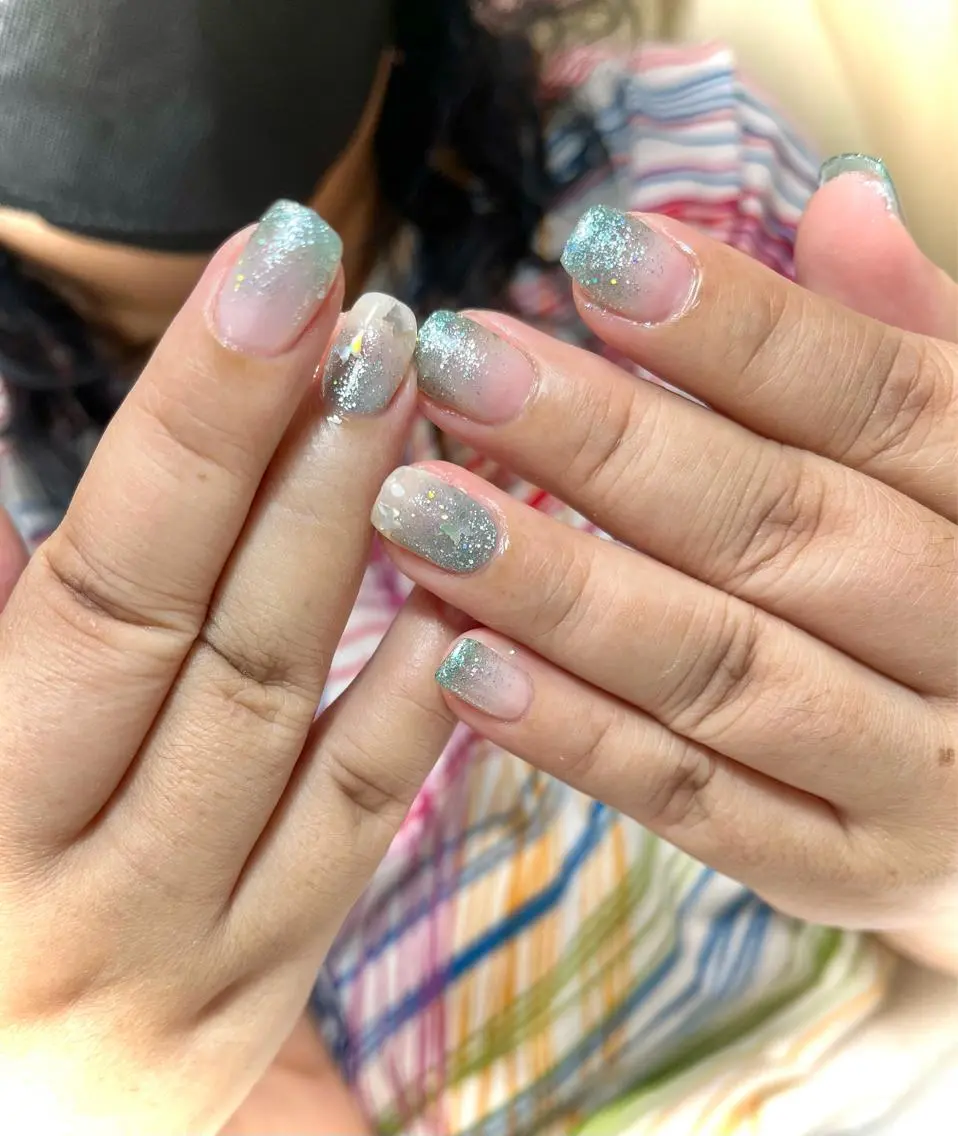 ネイル ジェルネイル キラキラネイル 韓国ネイル パラジェル ワンホンネイル nails' it...のネイルデザイン