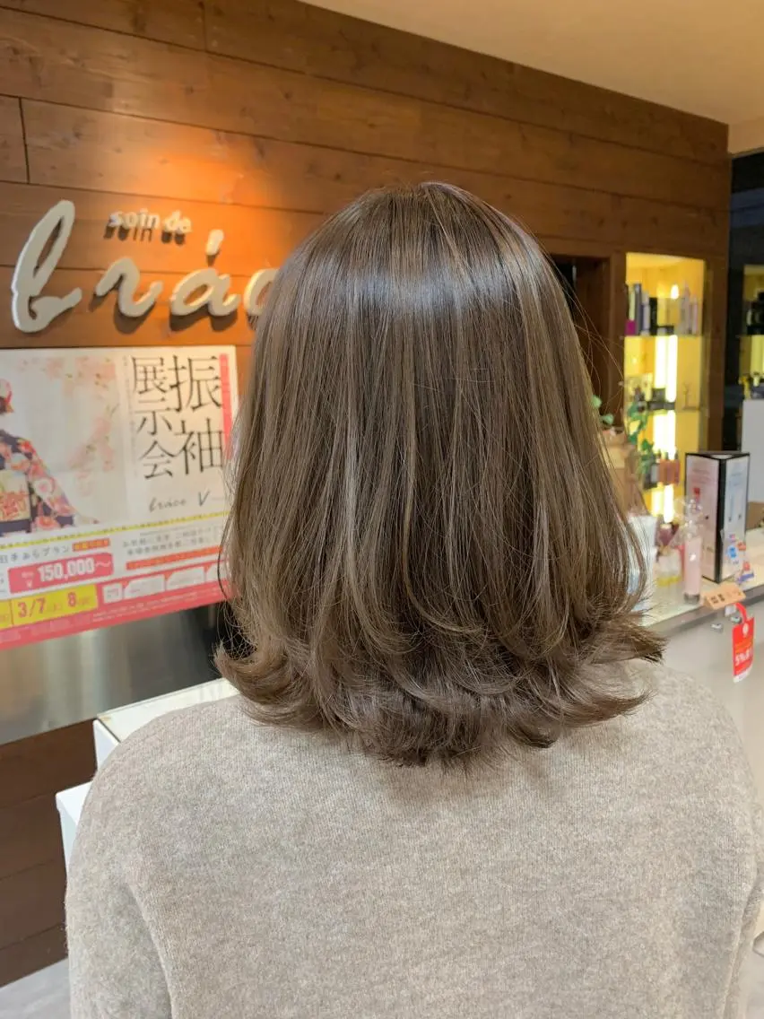 ミディアム レイヤー/艶髪カラー 森本くるみのヘアスタイル