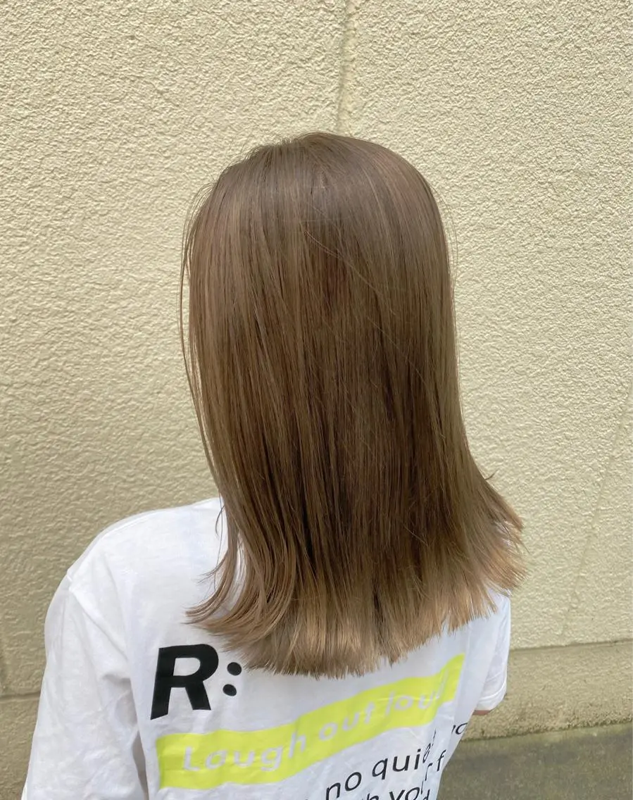 ミディアム カット ヘアカラー トリートメント レイヤーカット /透明感カラー西田のヘアスタイル
