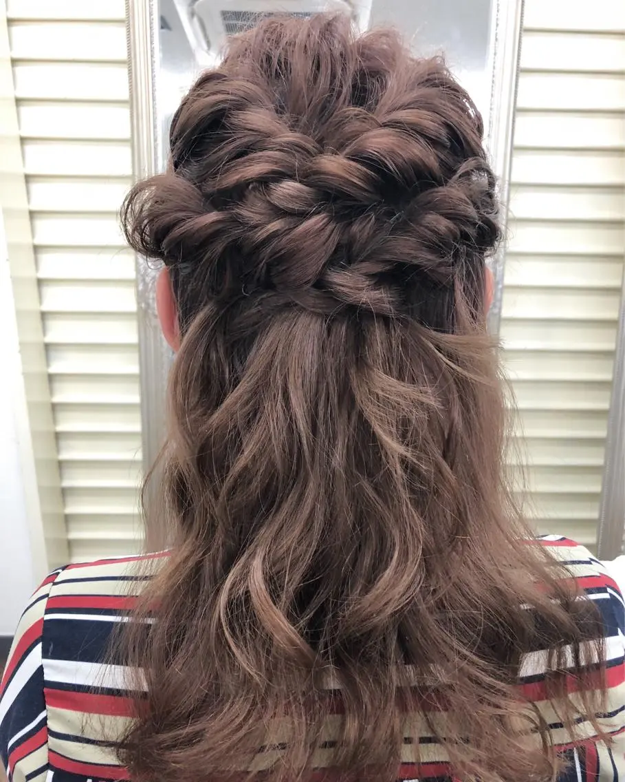 ロング ヘアアレンジ ハーフアップ ボブ ロング レイヤーカット✖️ 柔らかベージュカラーのヘアスタイル