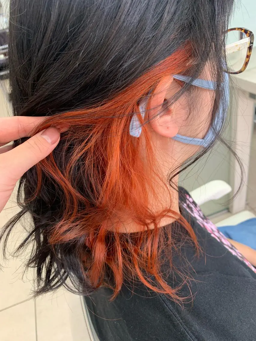 セミロング カラー ベージュカラー ブリーチ インナーカラー オレンジ オレンジベージュ ヘアカラー ✂︎レディース のメンズカット屋さんのヘアスタイル