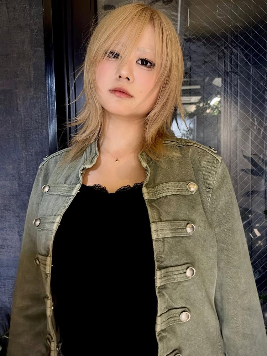 ミディアム カラー レイヤーカット ウルフカット カット ヘアカラー トリートメント ウルフレイヤー/ 中性ウルフ/タカハシのヘアスタイル