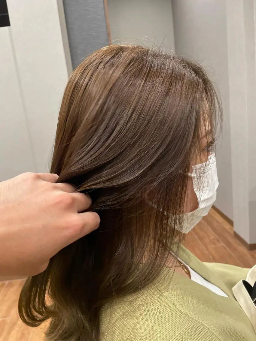 ロング カラー ベージュカラー オリーブベージュ カット ヘアカラー トリートメント 鵜飼 真伍のヘアスタイル