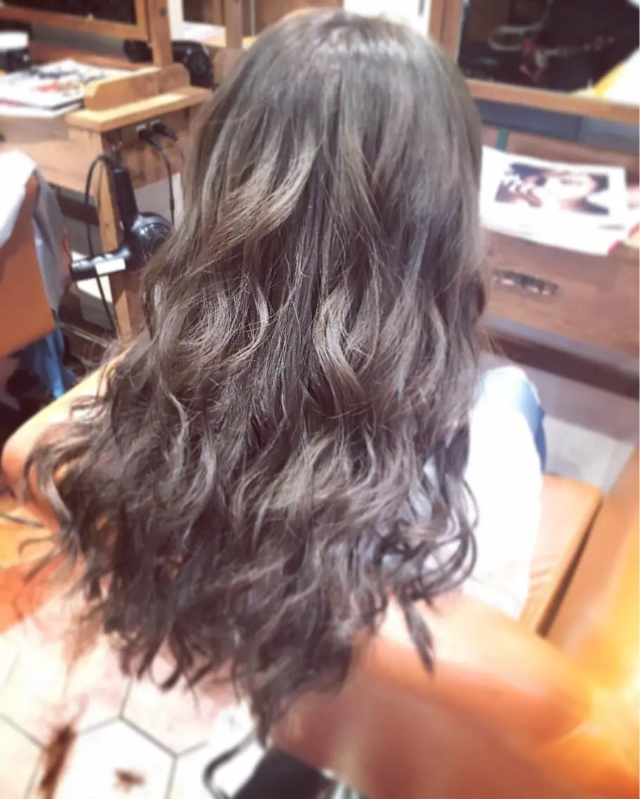 ロング カラー グレージュ kazufumi ..のヘアスタイル