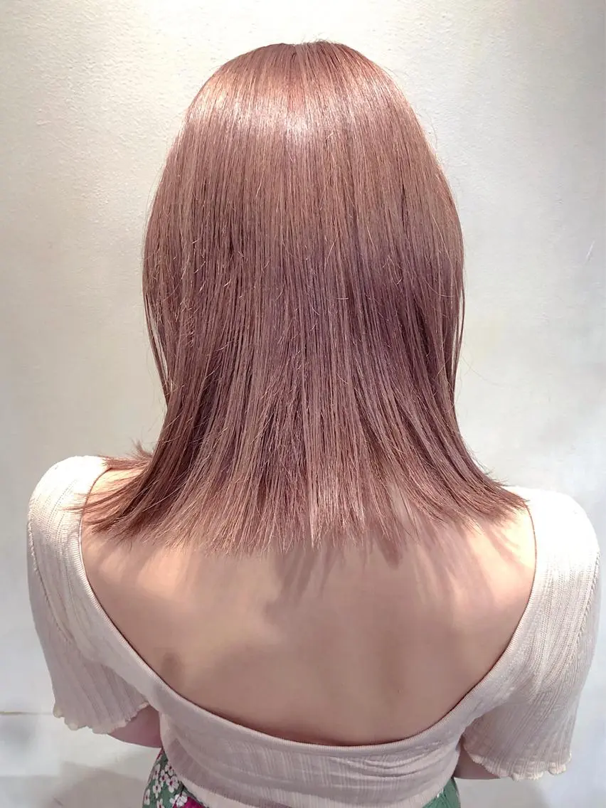 ミディアム カラー ベージュカラー ピンクカラー ピンクベージュ 切りっぱなしロブ カット ヘアカラー トリートメント ブリーチ🧚 ボブ✍️レイヤーのヘアスタイル