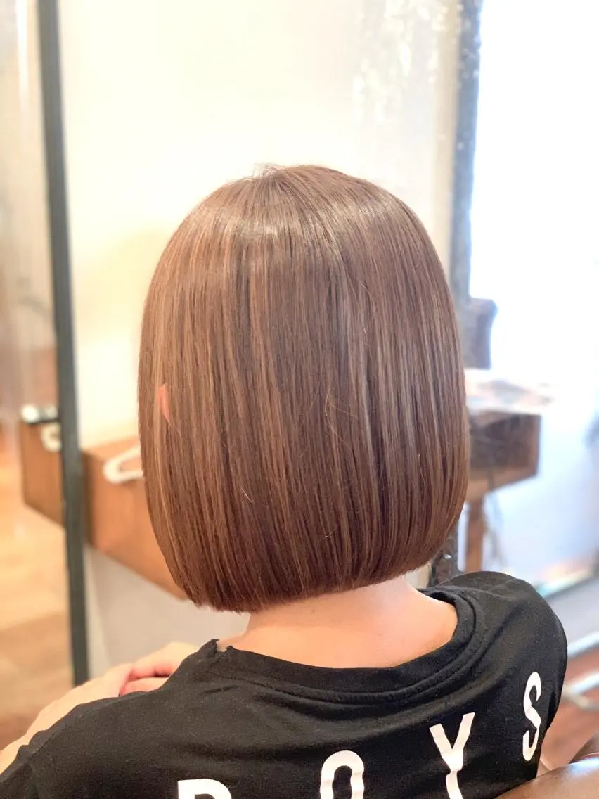 ショート カラー 前下がりボブ ハイライトカラー ボブ ハイライト ヘアカラー 青木 大輔のヘアスタイル