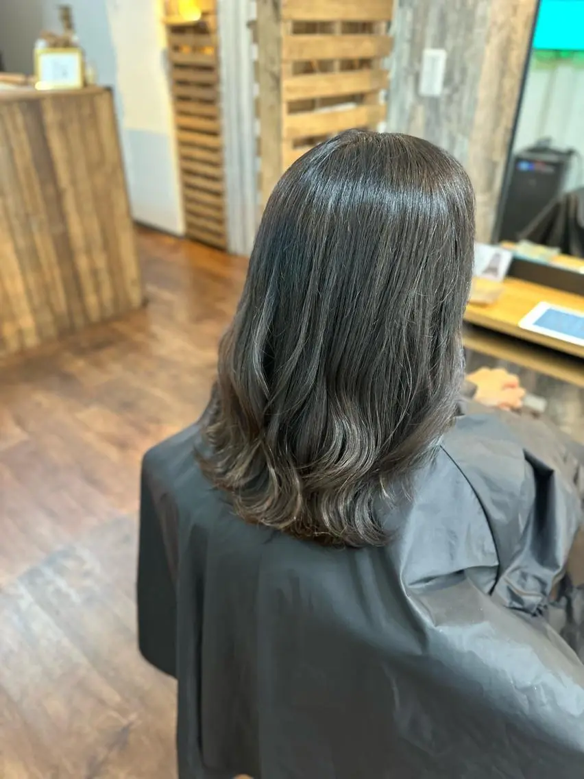 セミロング カラー 透明感カラー イルミナカラー カット ヘアカラー トリートメント Luzir⭐︎ GEN⭐︎のヘアスタイル