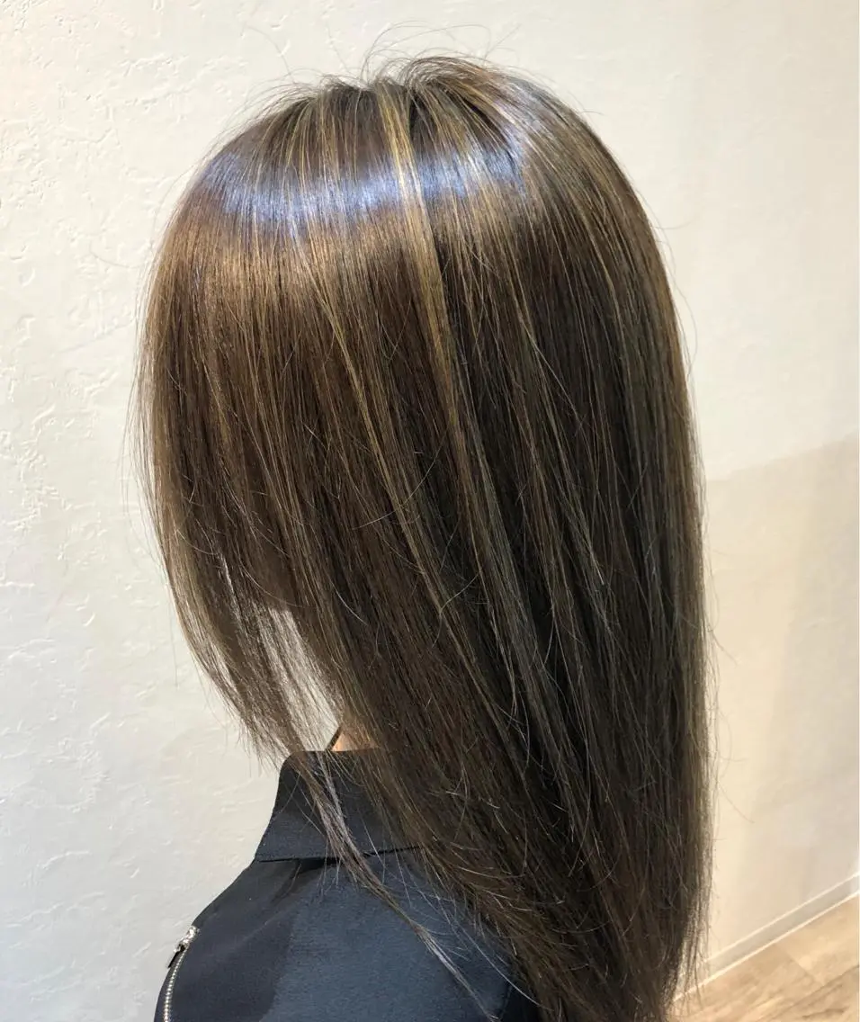 セミロング カラー サワタ ミサのヘアスタイル