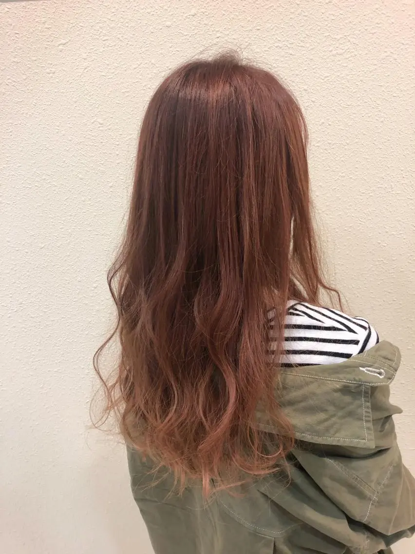 ロング ハイライト 中川 茜里のヘアスタイル