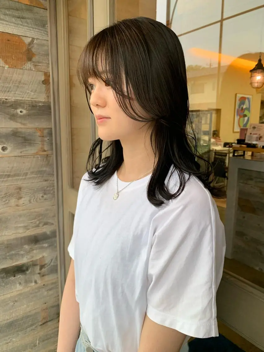 セミロング 顔まわりレイヤー レイヤーカット カワサキ マホのヘアスタイル
