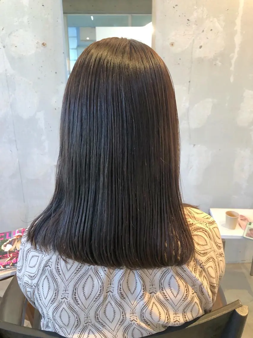 カラー グレージュ パープルグレージュ 竹内 絢香のヘアスタイル