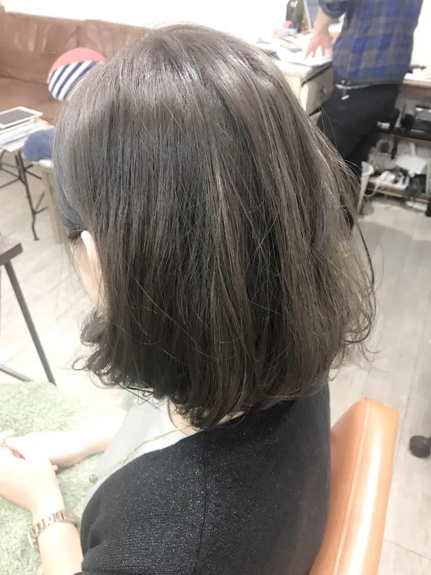 ショート カラー ブリーチ ハイライトカラー オリーブグレー ハイライト カット ヘアカラー トリートメント ヘッドスパ グレージュ/髪質改善 Yamato.hのヘアスタイル