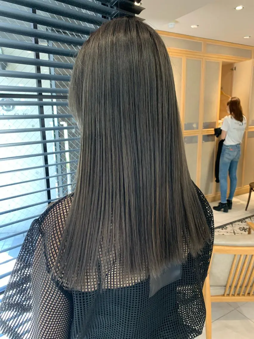 セミロング カラー グレージュ オリーブグレージュ オリーブグレー チバ タクミのヘアスタイル
