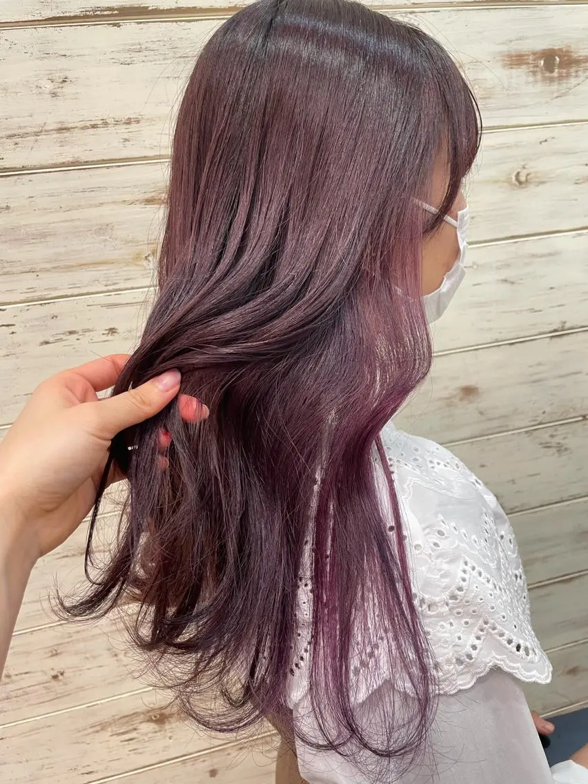 セミロング カラー ヘアアレンジ ミストバング 透明感カラー フェイスフレーミング インナーカラー パープルカラー イワタ マハ/ minim hairのヘアスタイル