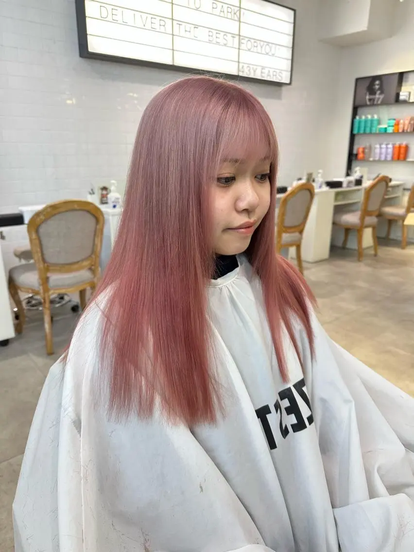 セミロング カラー ヘアアレンジ ピンクカラー ハイトーン特化 pepe🎀のヘアスタイル