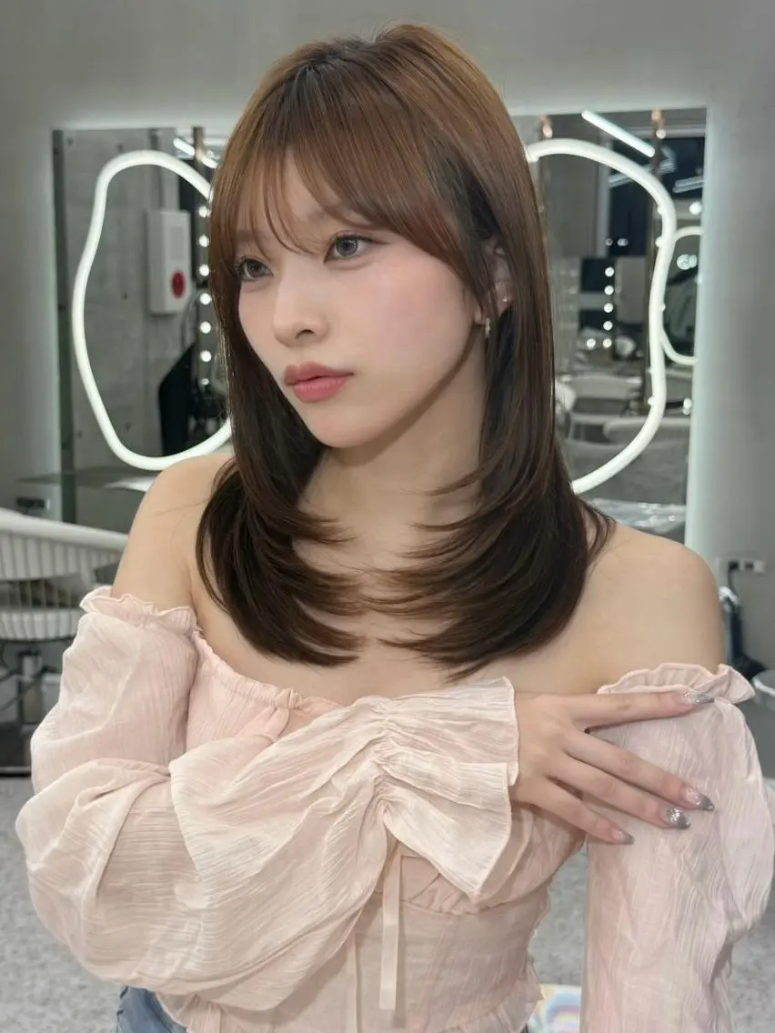 ミディアム ミディアムレイヤー ハッシュカット 韓国風ヘア レイヤーカット 縮毛矯正 カット ヘアカラー トリートメント GLROW 大宮のヘアスタイル