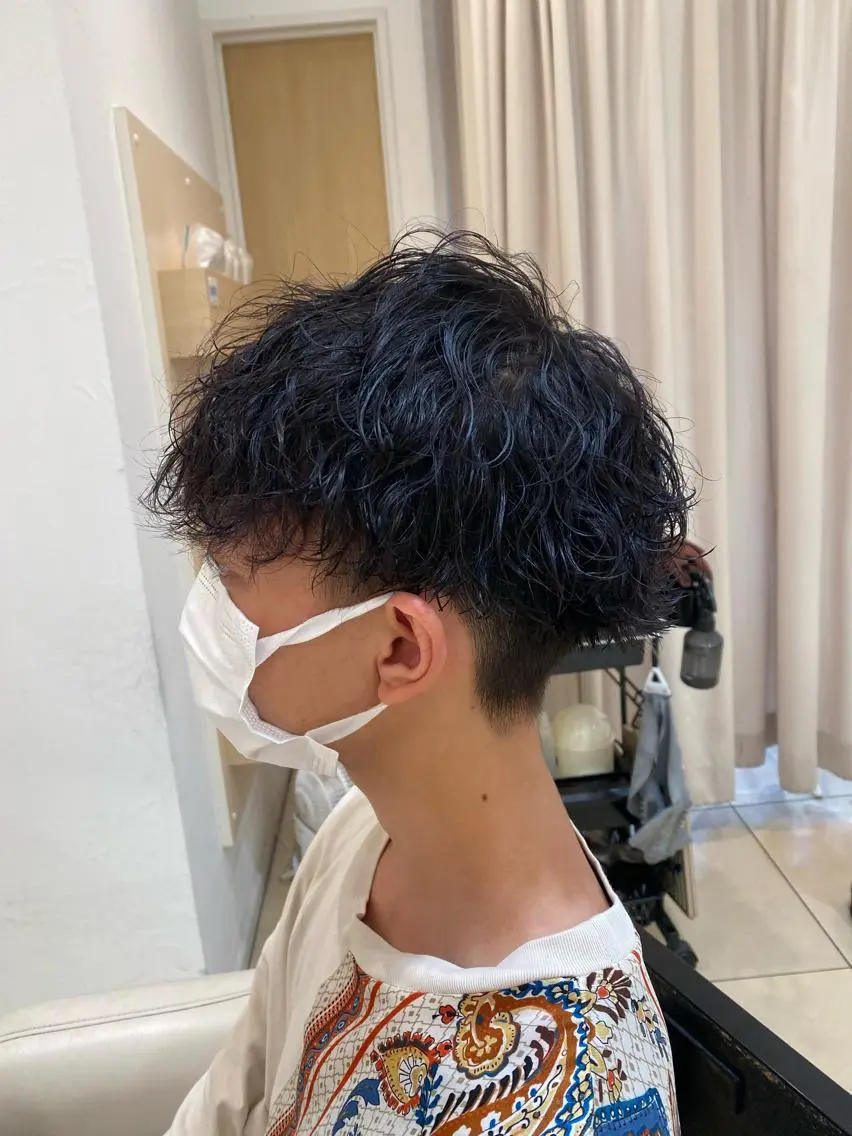ショート パーマ メンズ カット パーマ メンズ特化型美容師 栗山勇人のヘアスタイル