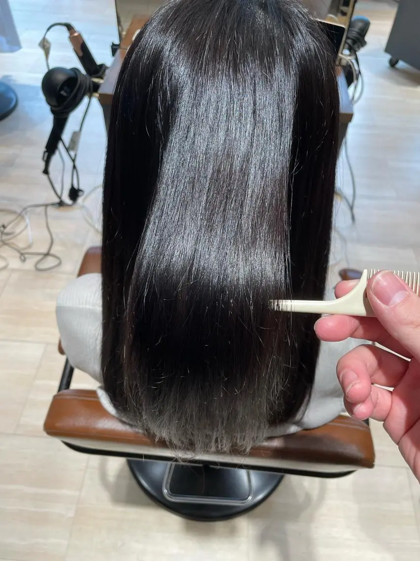セミロング 透明感カラー🩶 ×小顔カット難波のヘアスタイル
