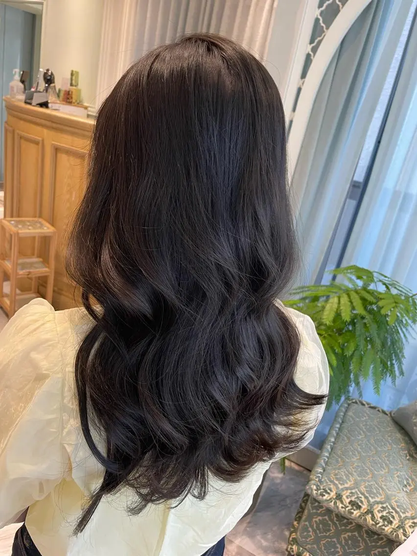 カラー ベージュカラー 黒髪 ブリーチ ブルーカラー ブルーブラック ヘアカラー 木屋元一/透明感 /前髪/レイヤーのヘアスタイル