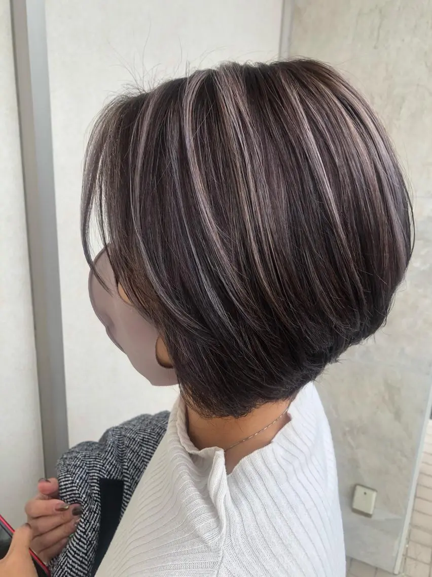 ショート カラー ハイライトカラー ラベンダーカラー ハイライト 井澤 和花のヘアスタイル