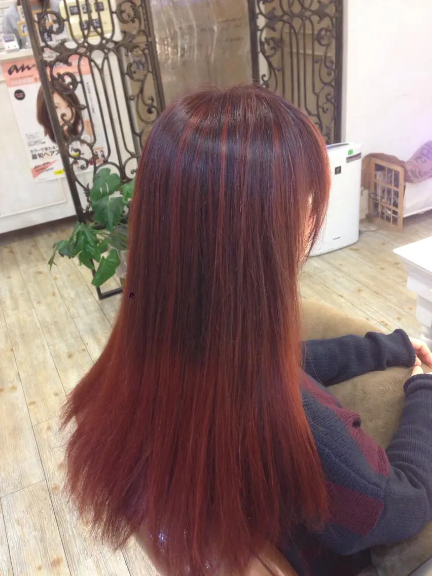 ロング カラー グラデーションカラー ハイライトカラー レッドカラー ハイライト 小倉 聖也のヘアスタイル
