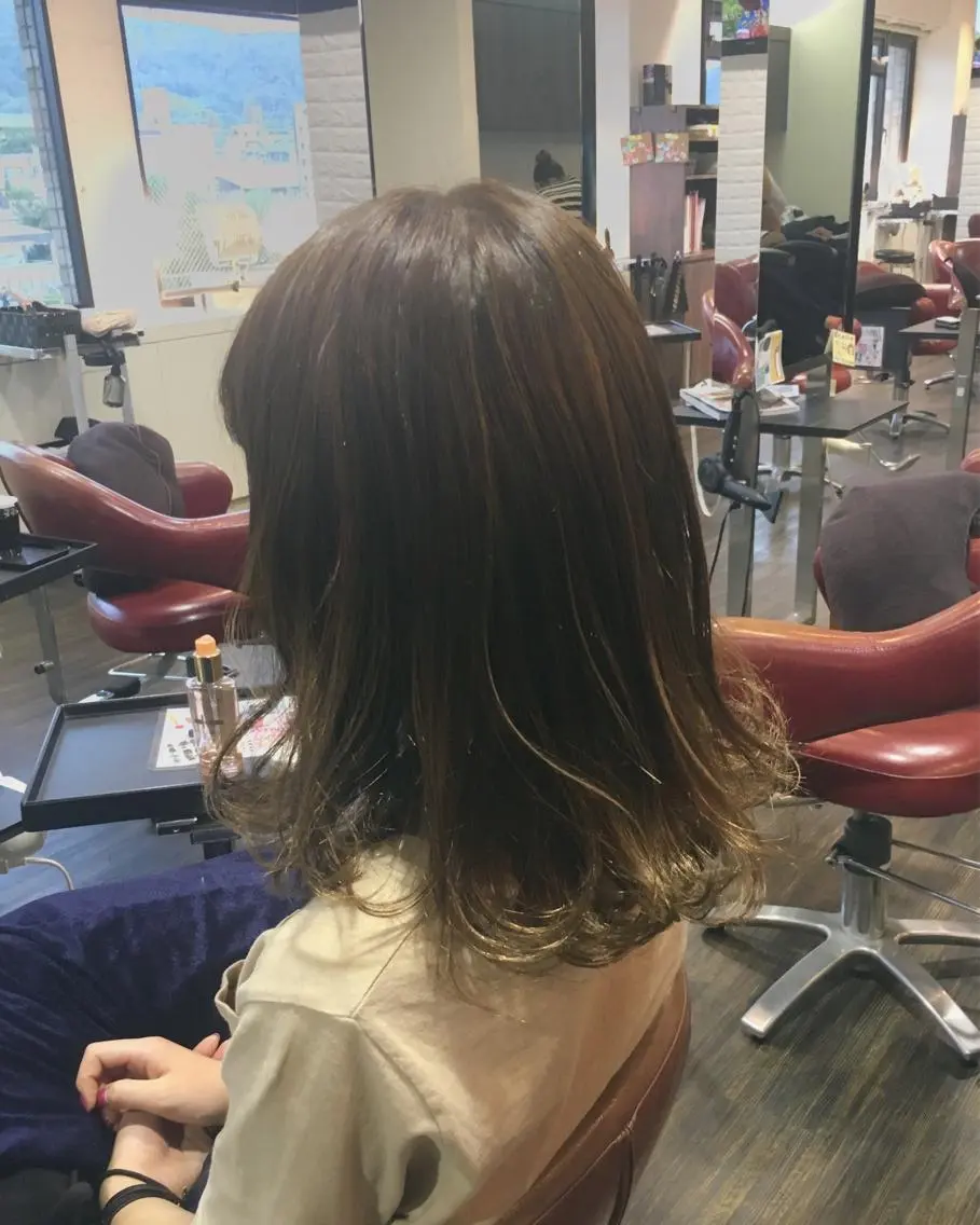 セミロング カラー ハイライトカラー ハイライト 🌿‬ ܸAir 透明感🌱西村知佳のヘアスタイル
