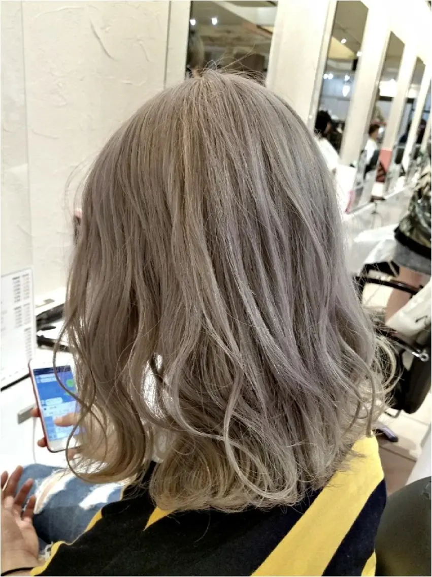 ミディアム カラー グレージュ 【髪質改善美容師】t occa茨木篠原健太のヘアスタイル