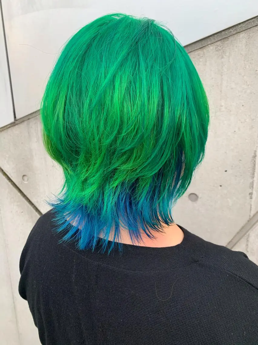 ミディアム カラー メンズ メンズウルフカット ウルフカット カット ヘアカラー ウルフ、レイヤー 、メンズカットSHOのヘアスタイル