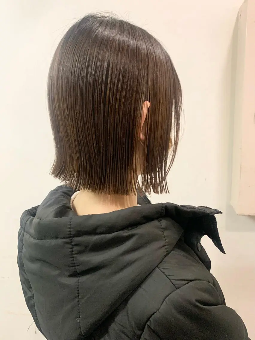 ミディアム カラー 切りっぱなしボブ ベージュカラー ブリーチ ケアブリーチ デザインカラー カット ヘアカラー トリートメント 🦕ウルフカット 🦕akihoのヘアスタイル