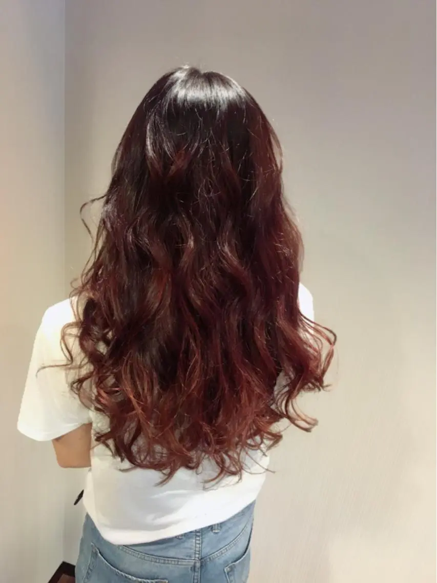 ロング カラー パーマ ハイライトカラー レッドカラー バイオレットカラー ハイライト 【mokuオーナー】 ちはるのヘアスタイル