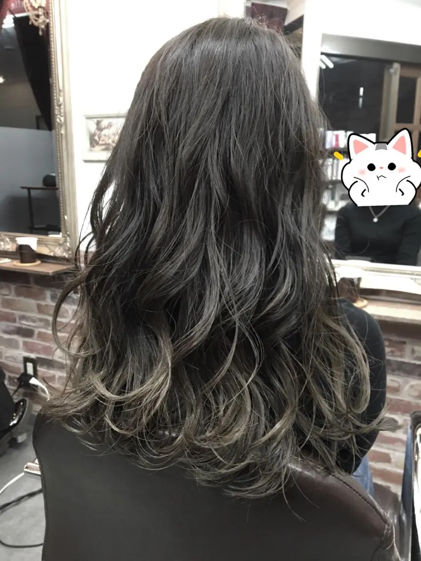 カラー グラデーションカラー グレージュ hairsolon Geminiのヘアスタイル