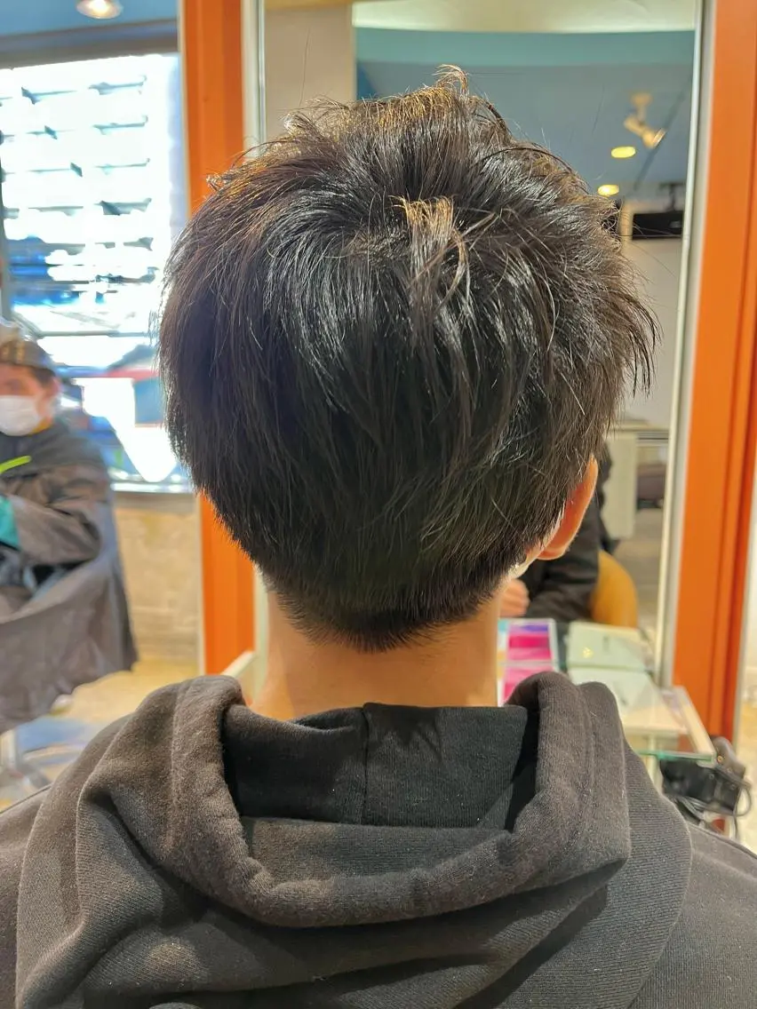 ショート メンズ ヘアカラー うしだ かおるのヘアスタイル