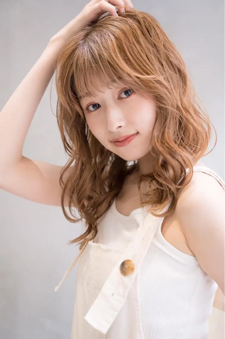 セミロング 天使の羽バング・フェザーバング 大宮/山口 竣也のヘアスタイル