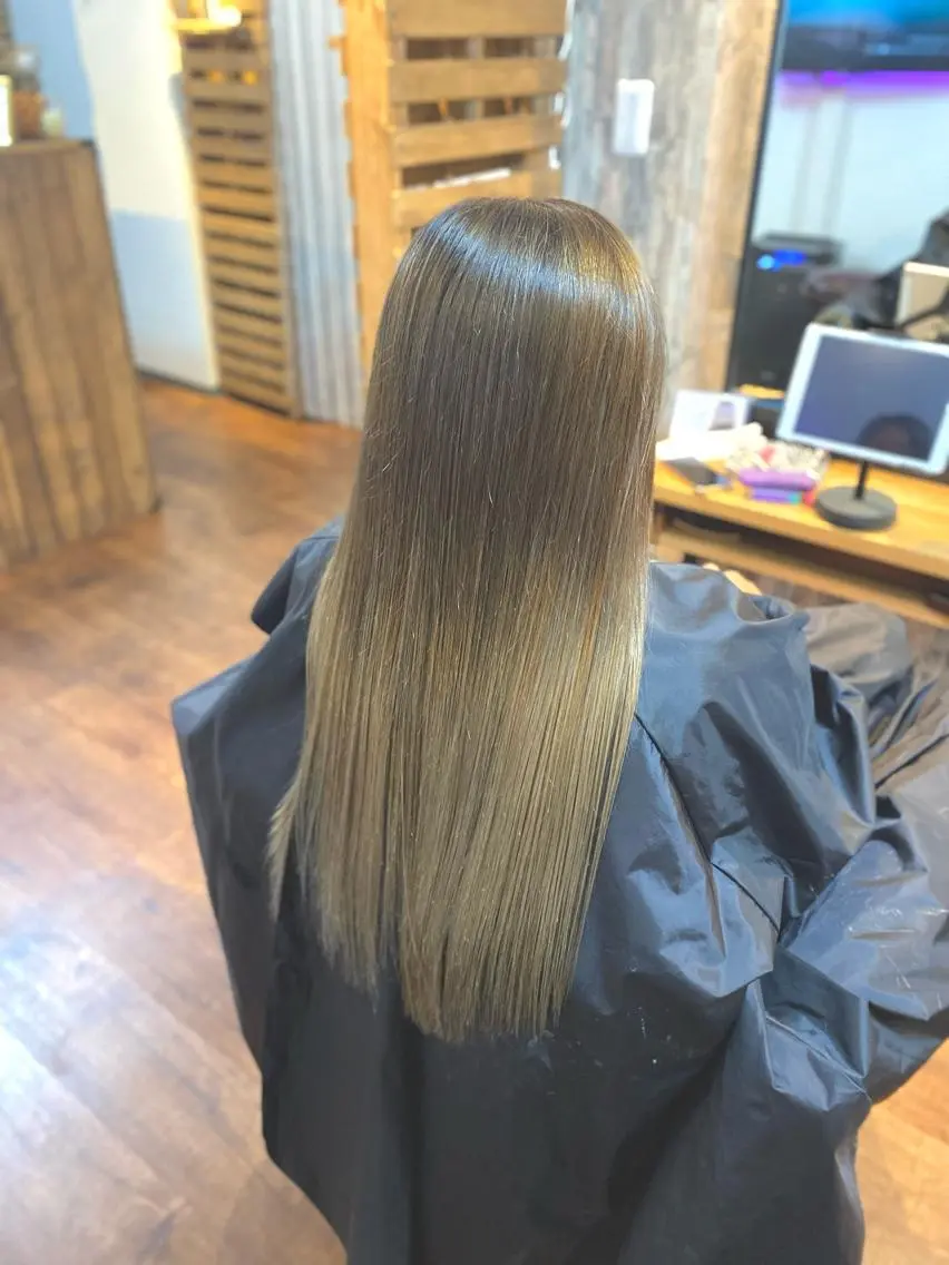 ロング カラー バレイヤージュ レイヤーカット カット ヘアカラー トリートメント Luzir⭐︎ GEN⭐︎のヘアスタイル