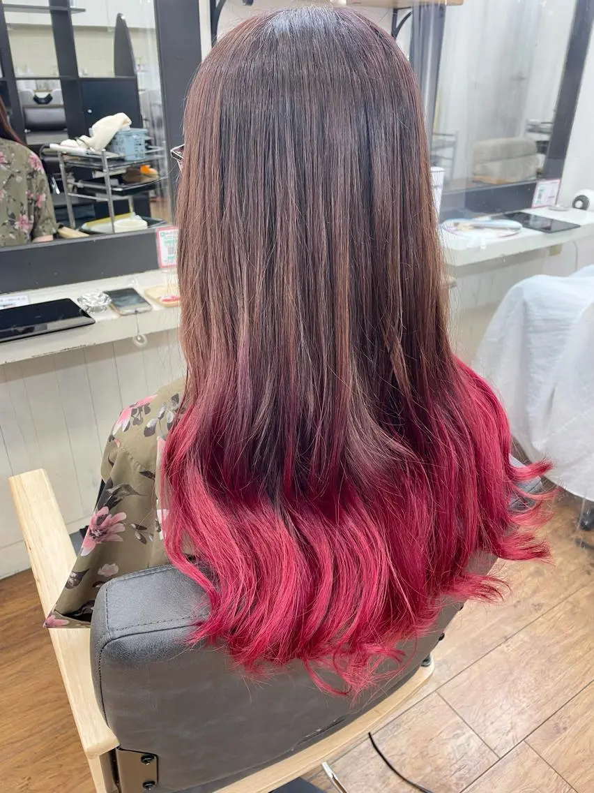 ロング カラー ブリーチ レッドカラー 青木 優歩のヘアスタイル